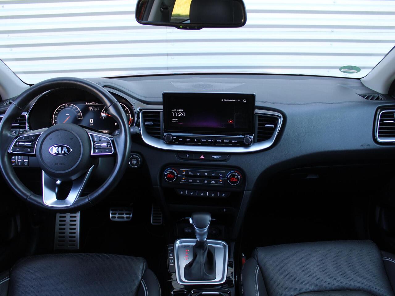 KIA Xceed 1.6 T-GDi ExecutiveLine | Trekhaak | Camera | 18" LM | Zeer mooie auto! | Panoramadak | Winterset op LM | 204 PK!! |