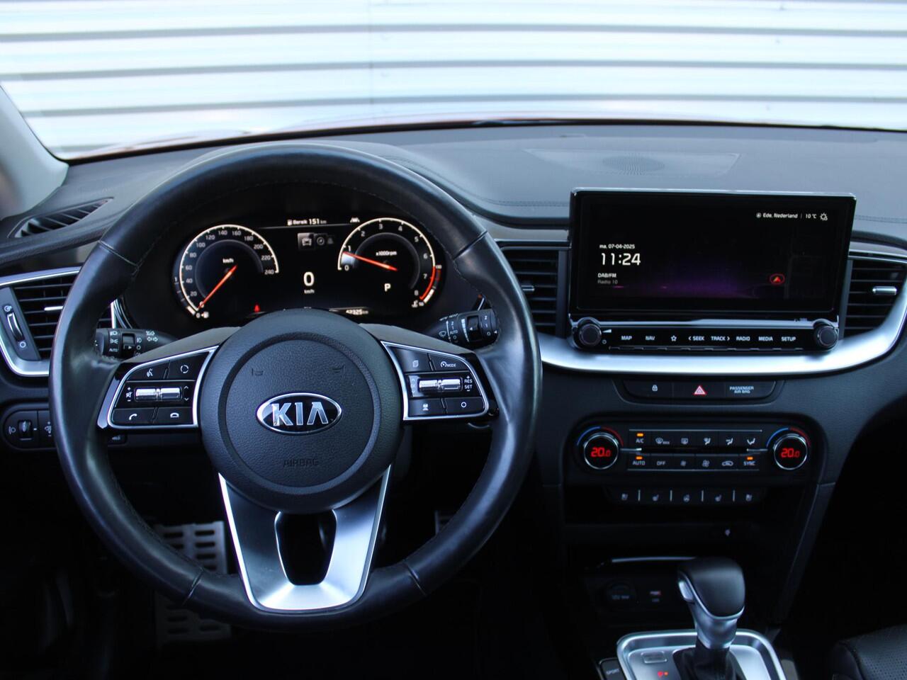 KIA Xceed 1.6 T-GDi ExecutiveLine | Trekhaak | Camera | 18" LM | Zeer mooie auto! | Panoramadak | Winterset op LM | 204 PK!! |