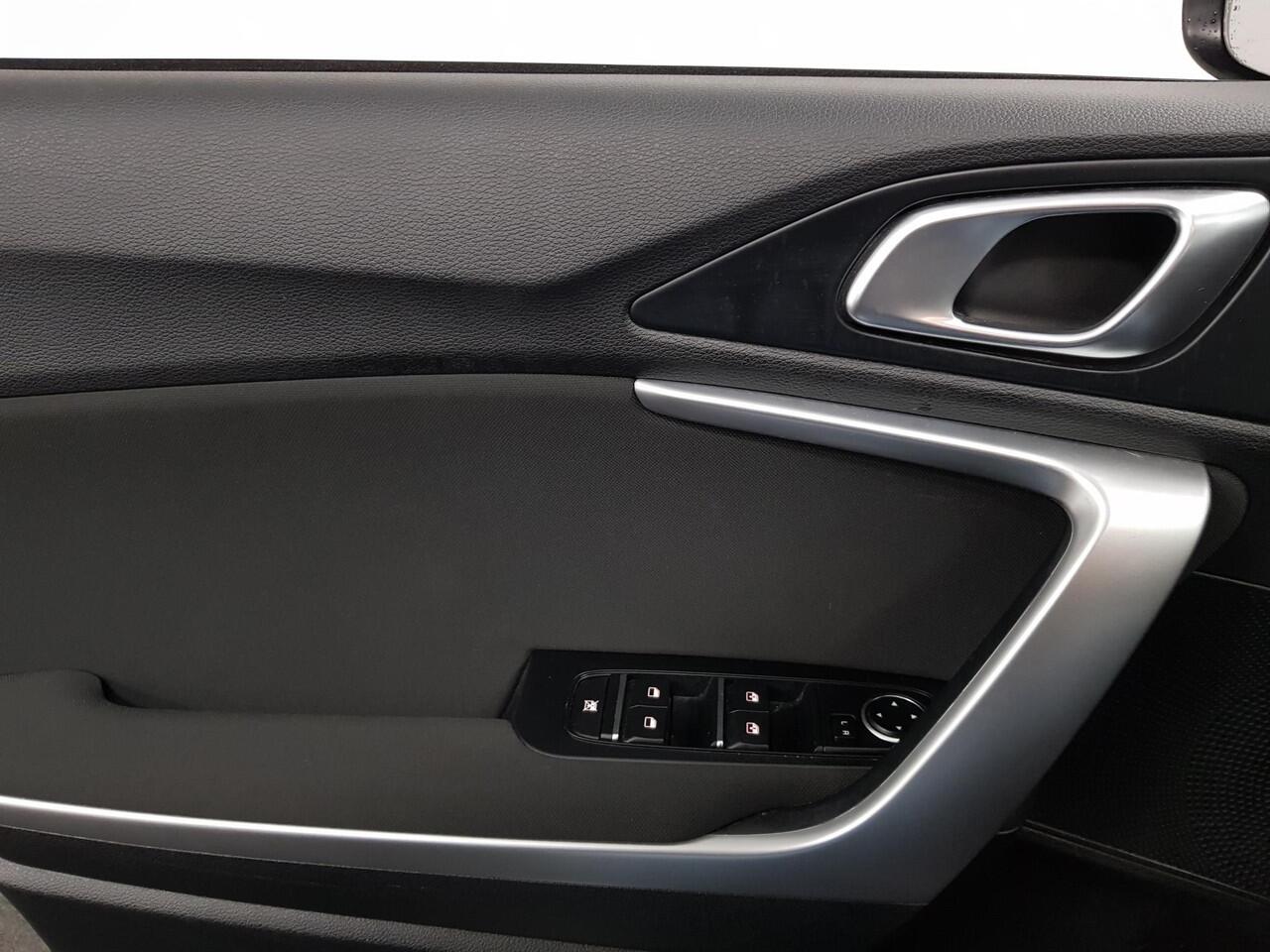 KIA Xceed 1.0 T-GDi 120pk Active Line | Navigatie | Climate Control | Camera | Parkeer Sensoren | Led | Stoel en stuurverwarming