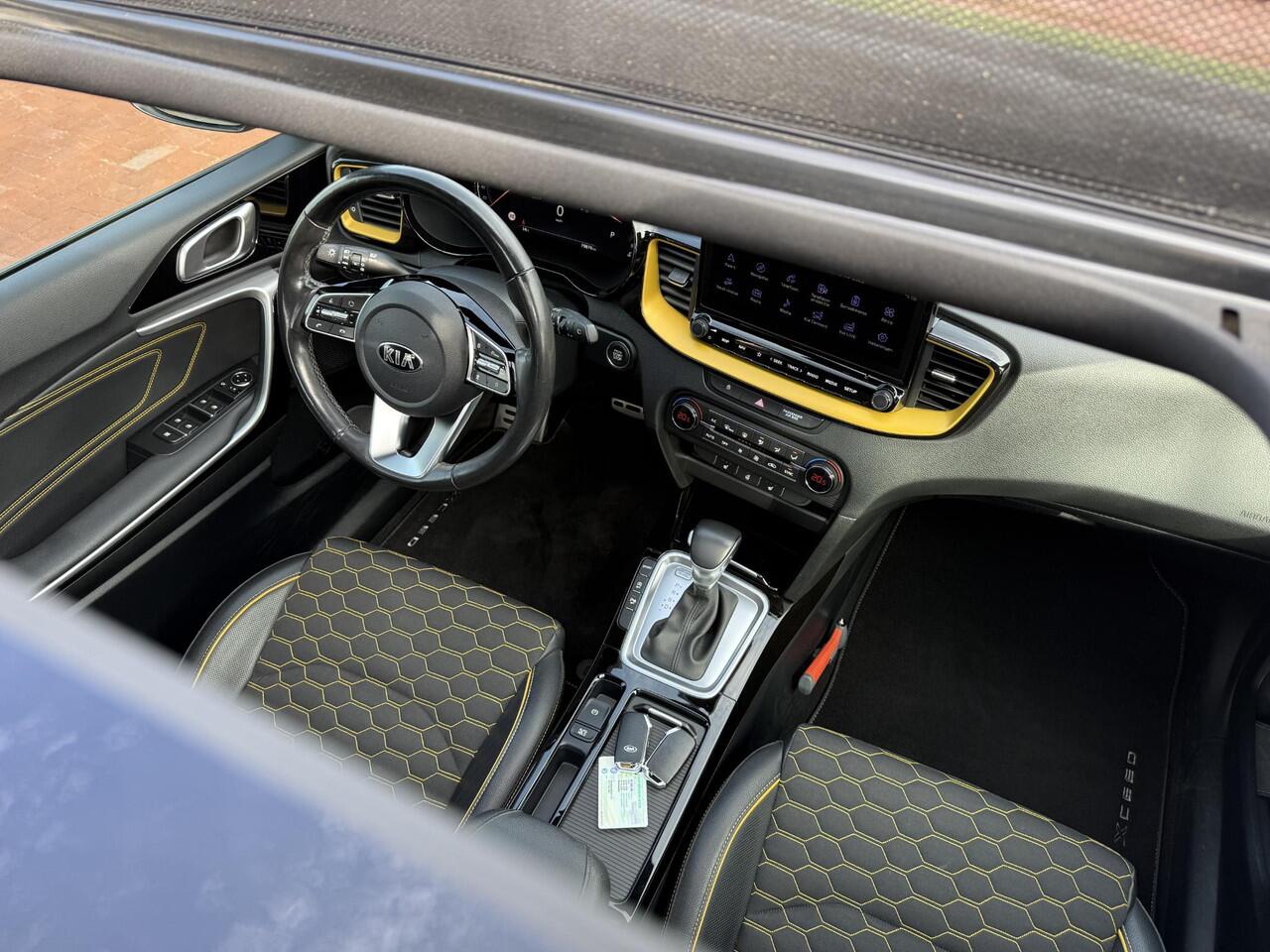 KIA Xceed 1.6 T-GDi DynamicPlusLine | 204 PK | Panoramadak | Trekhaak | Virtual cockpit | Dealer onderhouden |