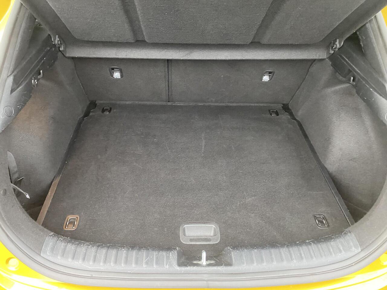 KIA Xceed 1.0 T-GDi DynamicPlusLine Nieuw geleverd en onderhouden incl: Schuif-/kanteldak, stoel- & stuurverwarming, achteruitrij camera, keyless, navigatie, Apple CarPlay/Android Auto, cruise control,