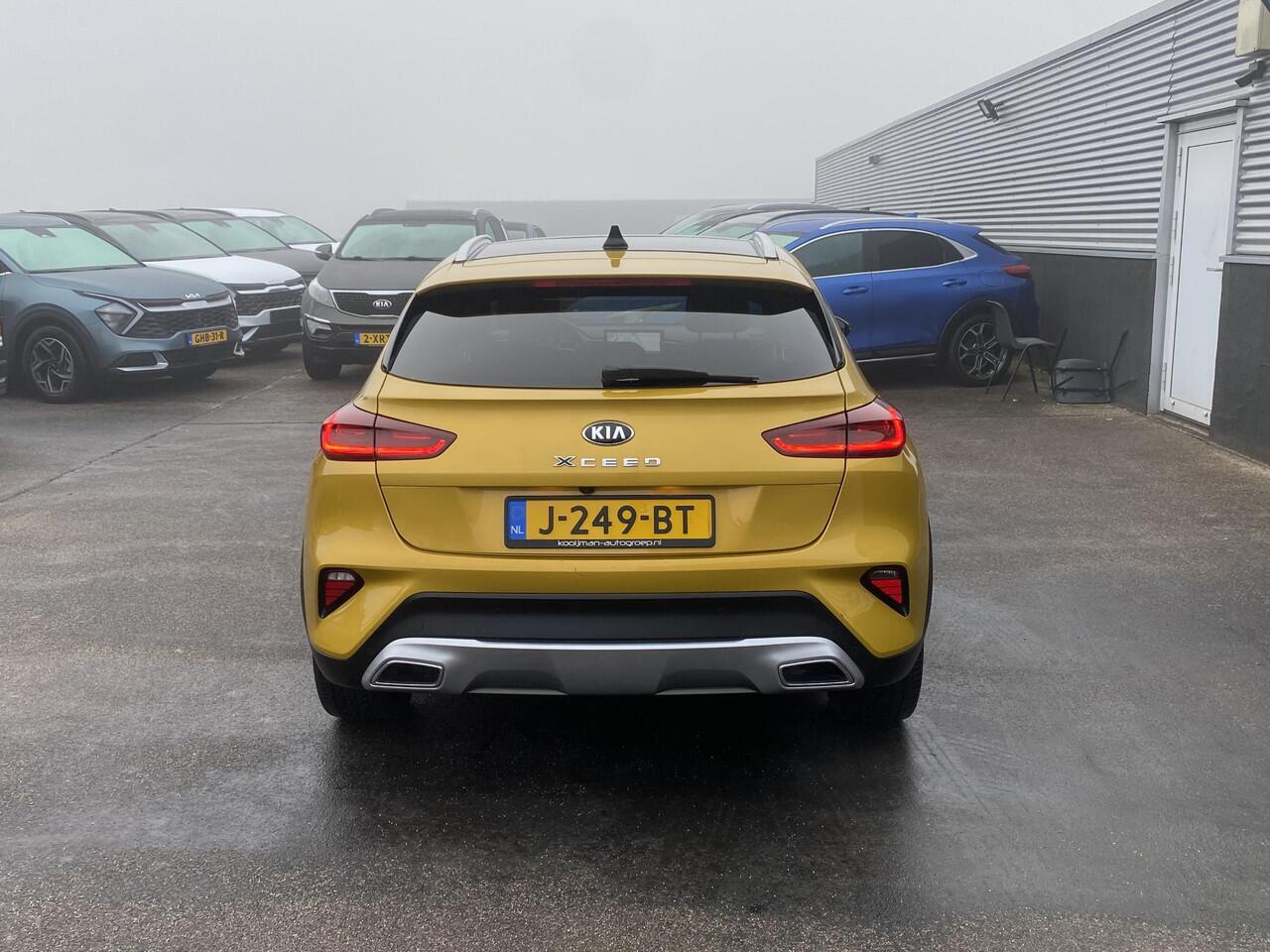 KIA Xceed 1.0 T-GDi DynamicPlusLine Nieuw geleverd en onderhouden incl: Schuif-/kanteldak, stoel- & stuurverwarming, achteruitrij camera, keyless, navigatie, Apple CarPlay/Android Auto, cruise control,