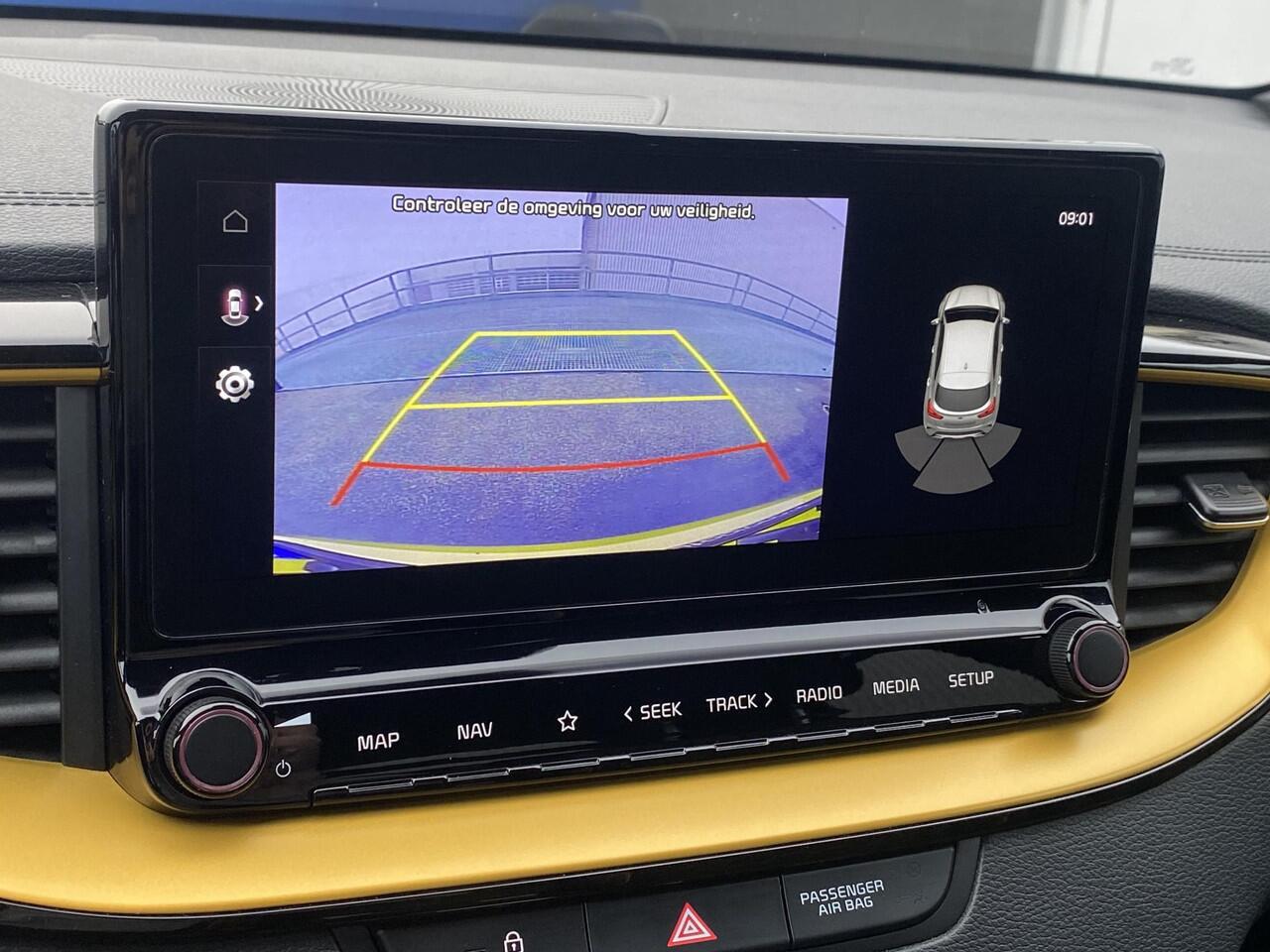 KIA Xceed 1.0 T-GDi DynamicPlusLine Nieuw geleverd en onderhouden incl: Schuif-/kanteldak, stoel- & stuurverwarming, achteruitrij camera, keyless, navigatie, Apple CarPlay/Android Auto, cruise control,