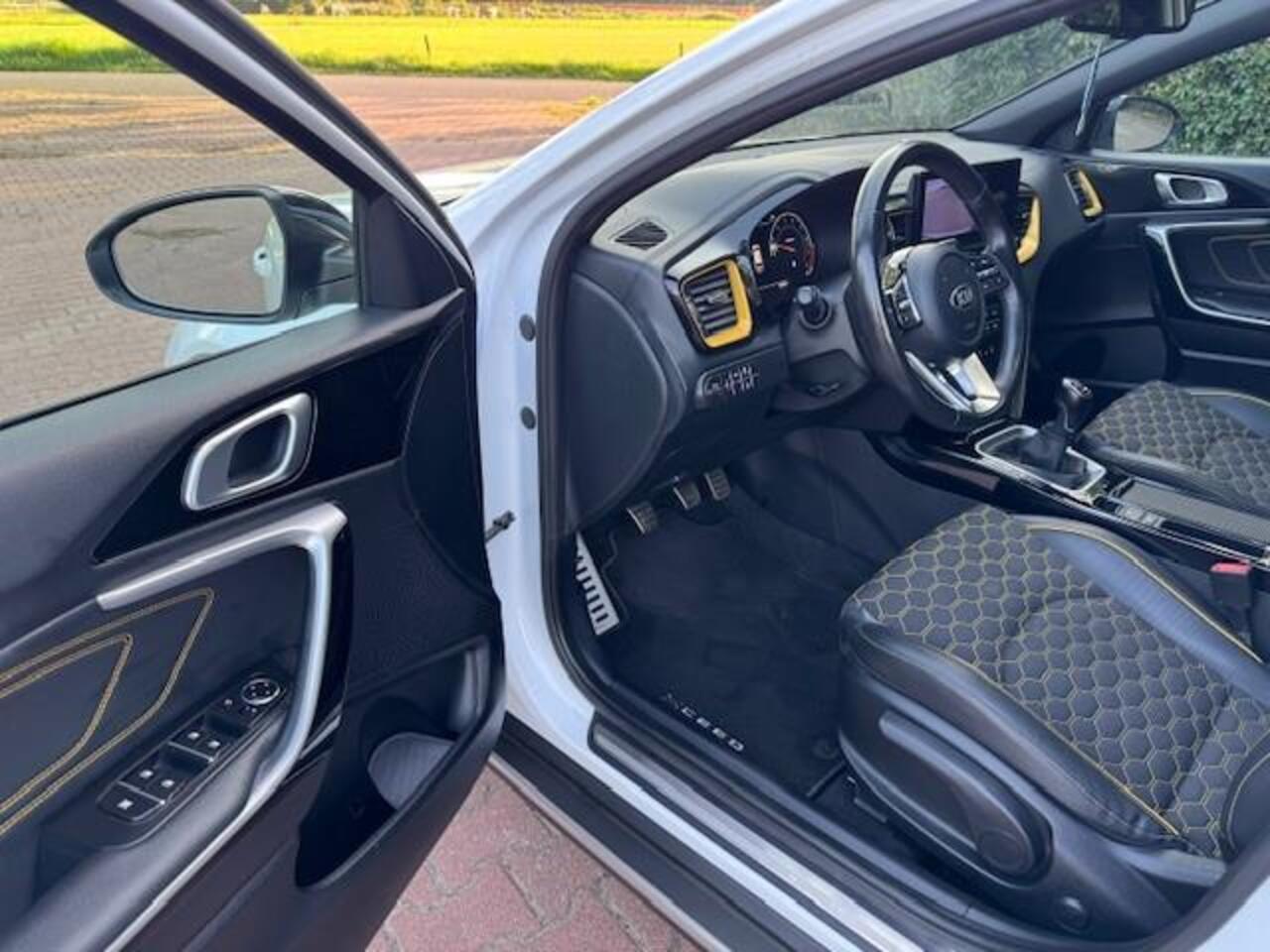 KIA Xceed 1.5T-GDi MHEV DYNAMIC PLUS LINE/PANO/ACARPLAY/HLEER/LED/FABRIEKSGARANTIE