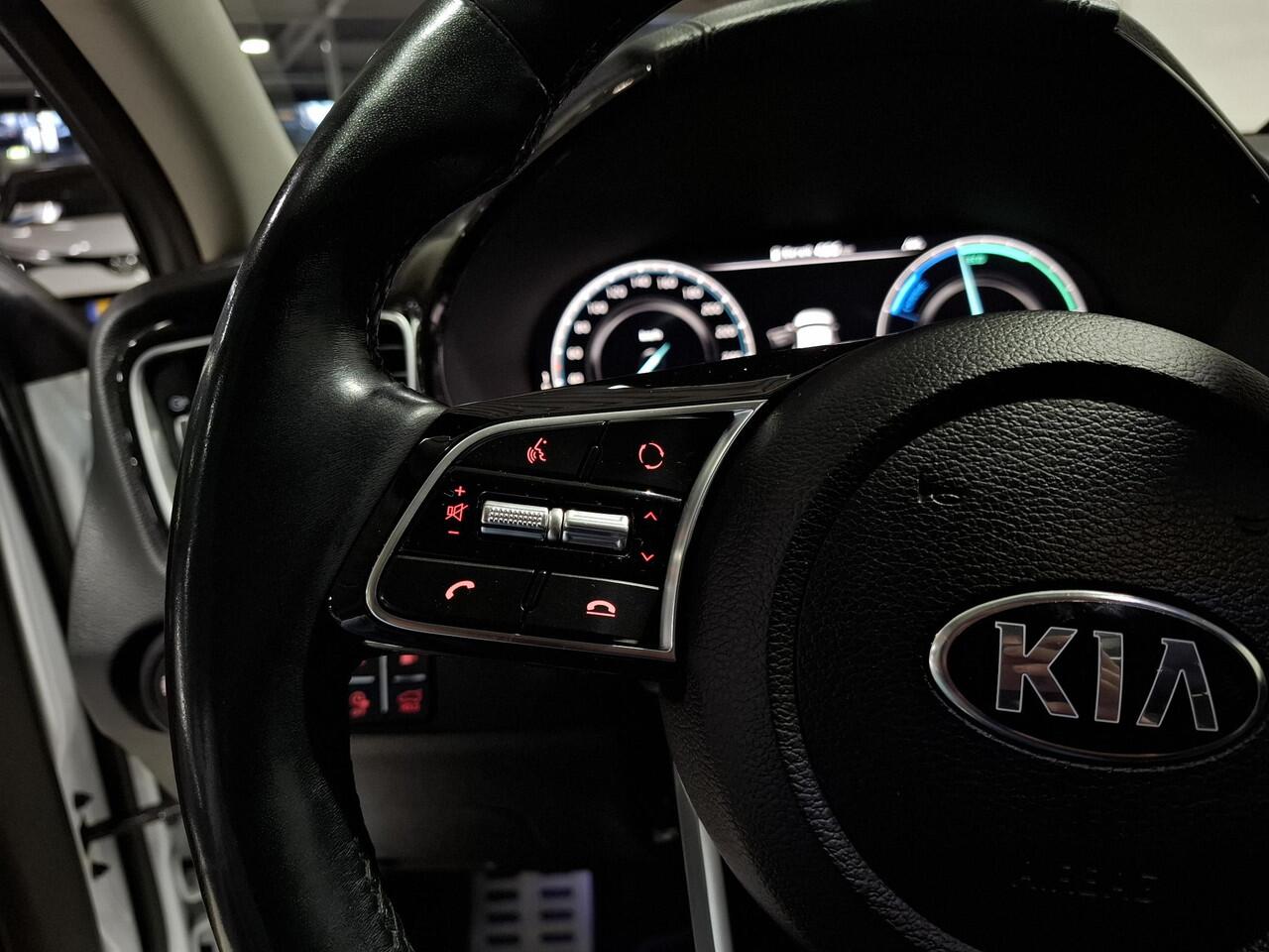 KIA Xceed 1.6 GDi PHEV ExecutiveLine Schuif kantel dak, Stoel en Stuur verwarming, Apple Carplay/Android Auto, Navigatie, Camera.