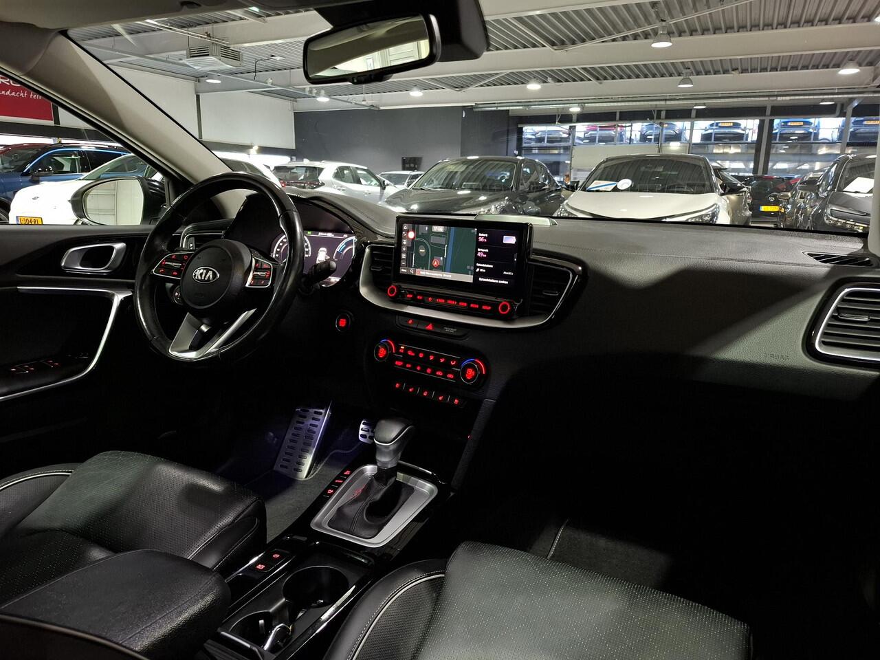 KIA Xceed 1.6 GDi PHEV ExecutiveLine Schuif kantel dak, Stoel en Stuur verwarming, Apple Carplay/Android Auto, Navigatie, Camera.