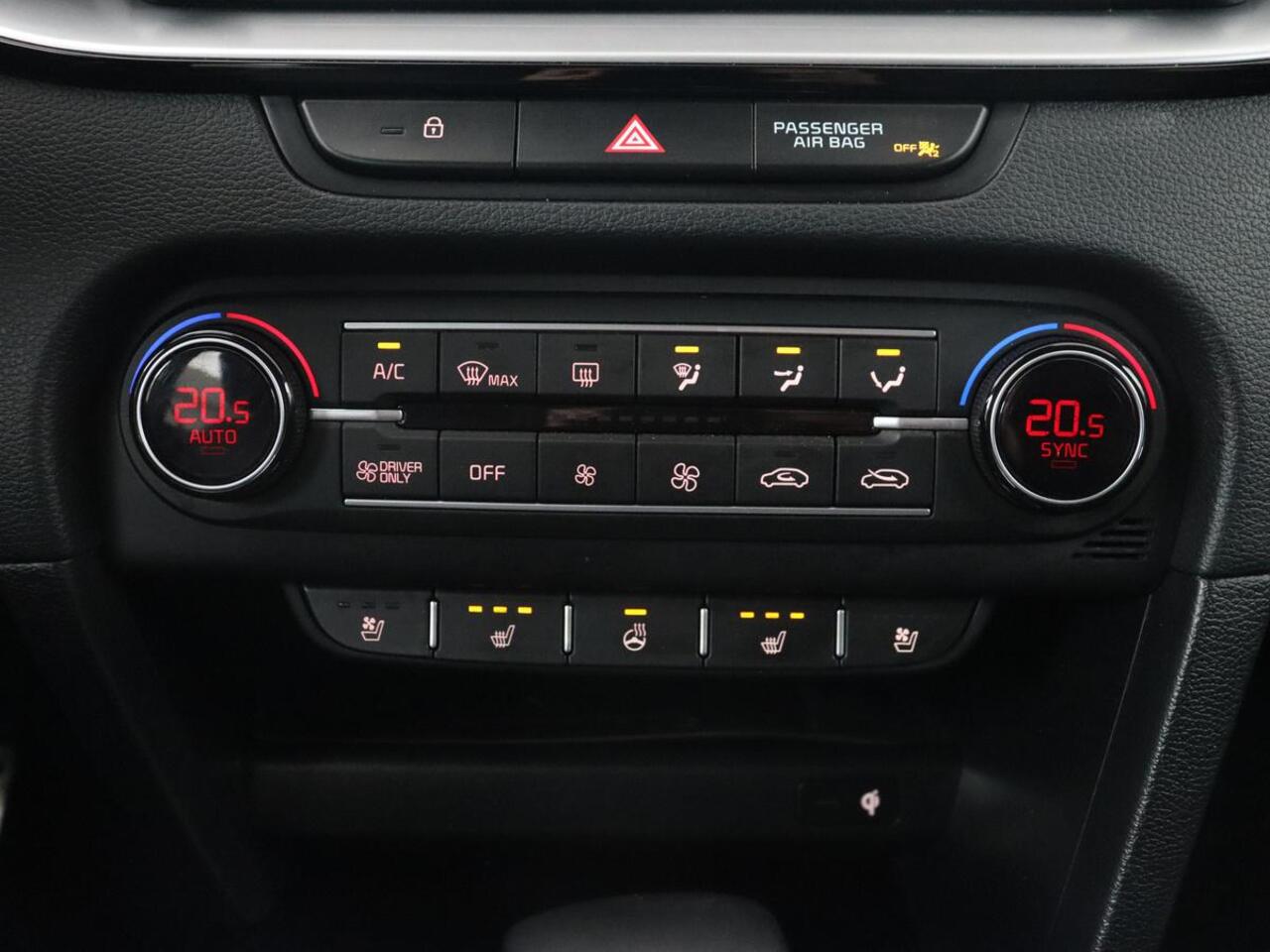 KIA Xceed 1.6 GDi PHEV ExecutiveLine | Stoelventilatie | Leder | Adaptive cruise | Camera | Memory | Achterbankverwarming | Full LED | Keyless | Stuurverwarming | Navigatie | Plug In