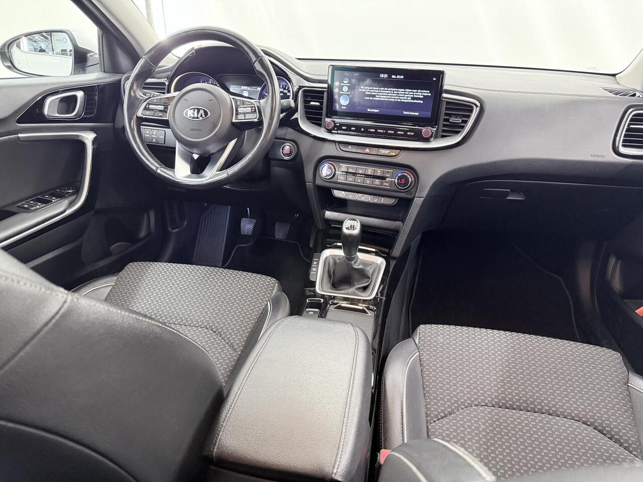 KIA Xceed 1.0 T-GDi DynamicPlusLine | Navigatiesysteem | Stoel/Stuurwielverwarming | Parkeercamera | Climate control | Apple/Android CarPlay |