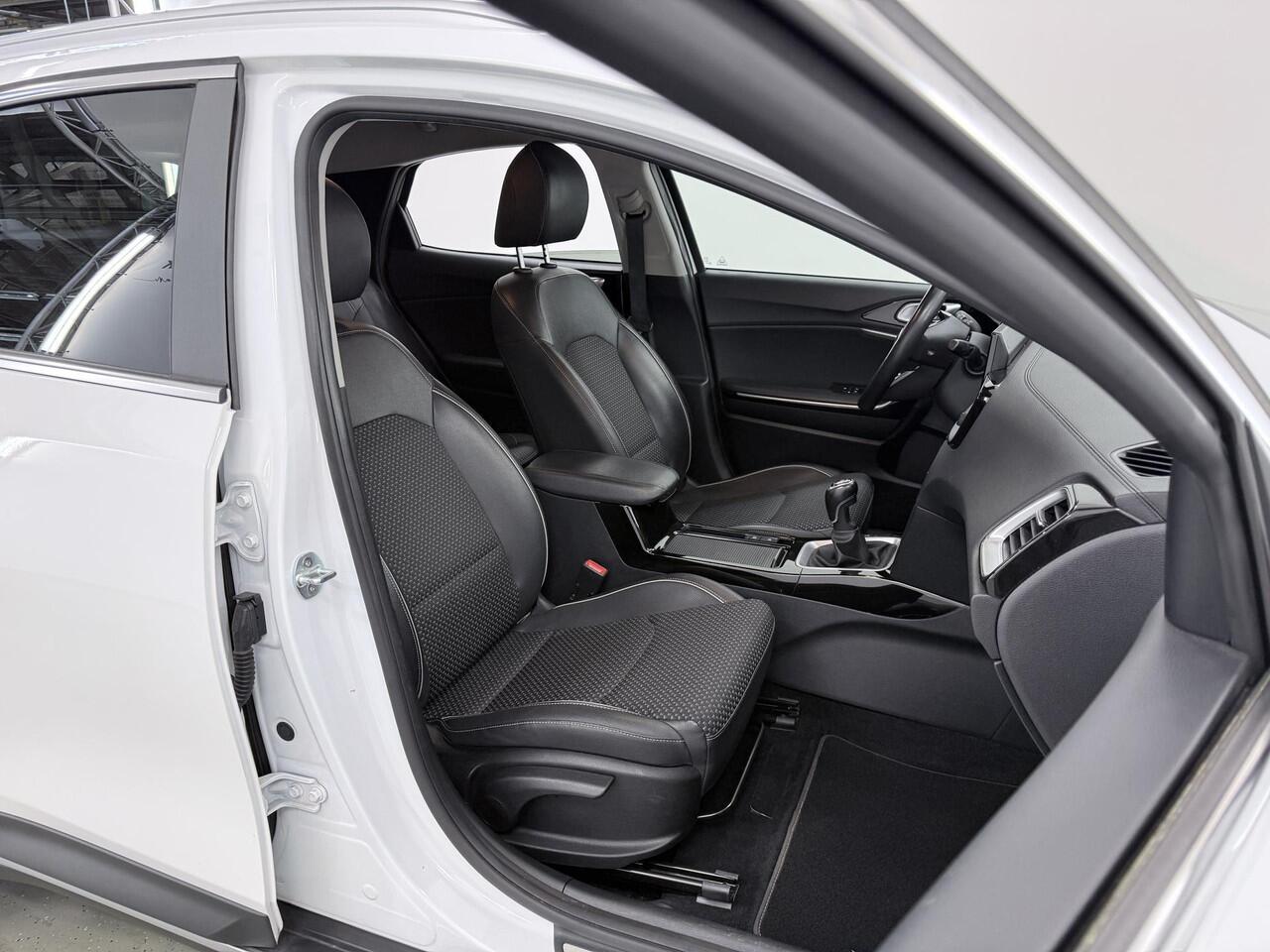 KIA Xceed 1.0 T-GDi DynamicPlusLine | Navigatiesysteem | Stoel/Stuurwielverwarming | Parkeercamera | Climate control | Apple/Android CarPlay |