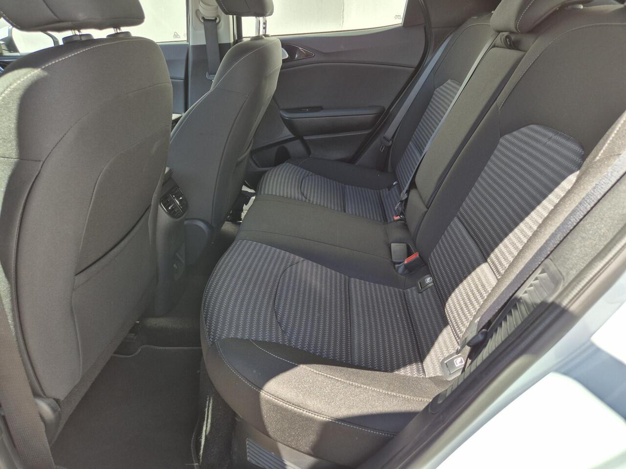 KIA Xceed 1.6 GDi PHEV Plug-in DynamicLine Facelift Automaat / 7 jaar Fabrieksgarantie / Stuur- en stoelverwarming / Achteruitrijcamera / Navigatie via Apple Carplay of Android Auto / Adaptief cruise control / Trekgewicht 1300 kg / Keyless Entry/Start /