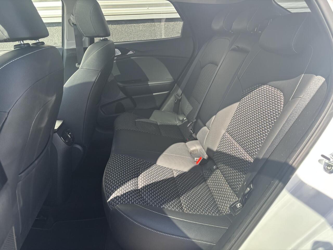 KIA Xceed 1.0 T-GDi DynamicPlusLine Style Pack Schuif/kanteldak, Stoel- & Stuurwielverwarming, Elek. Achterklep, 18" LMV, Nieuw geleverd en dealeronderhouden, Navigatie,