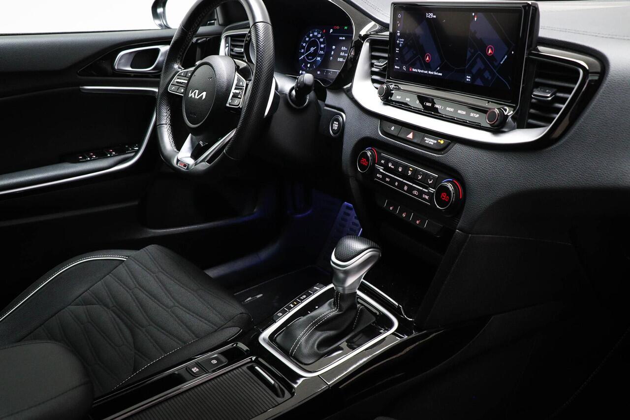 KIA Xceed 1.5 T-GDi GT-Line First Edition | PANORAMADAK | STUURVERWARMING | DAB | APPLE | CAMERA | TREKHAAK