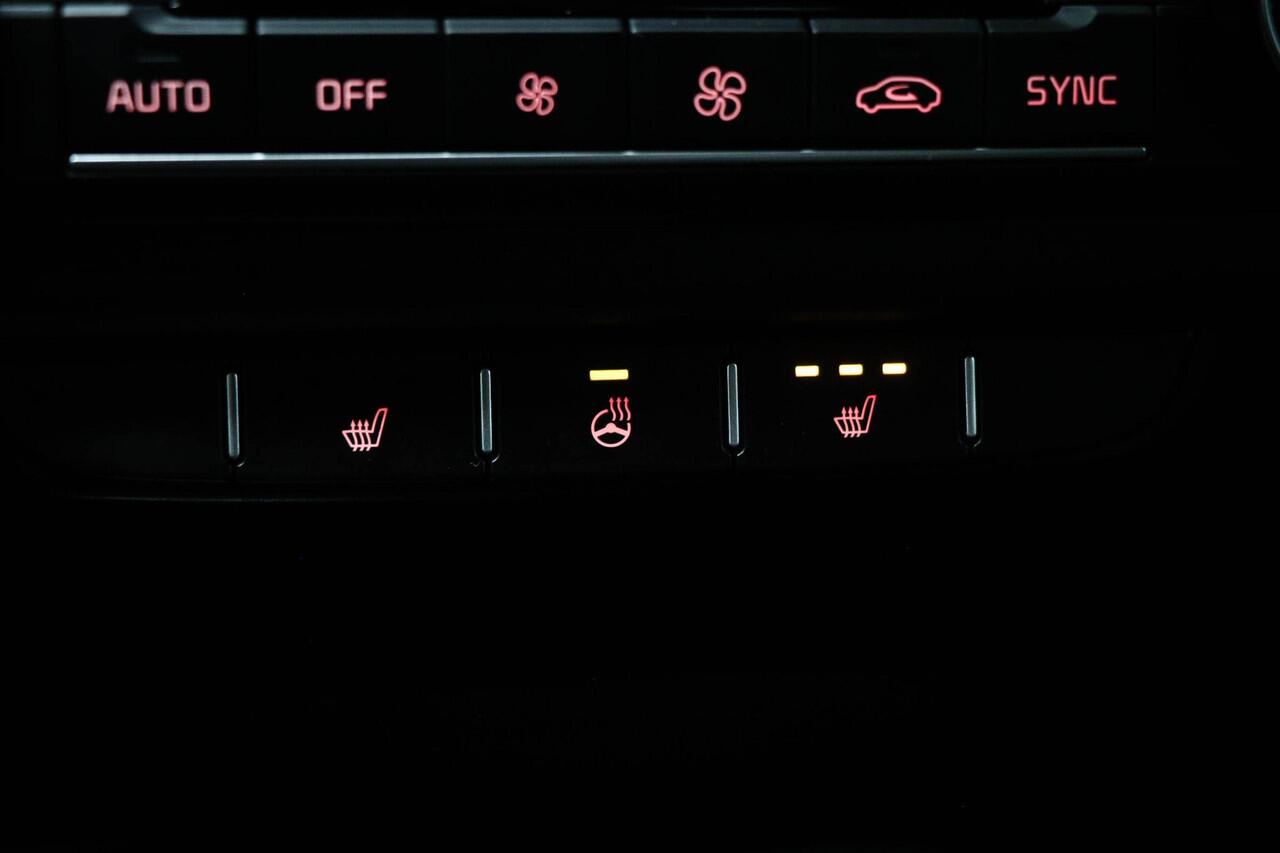 KIA Xceed 1.5 T-GDi GT-Line First Edition | PANORAMADAK | STUURVERWARMING | DAB | APPLE | CAMERA | TREKHAAK