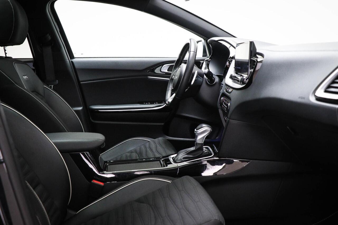 KIA Xceed 1.5 T-GDi GT-Line First Edition | PANORAMADAK | STUURVERWARMING | DAB | APPLE | CAMERA | TREKHAAK