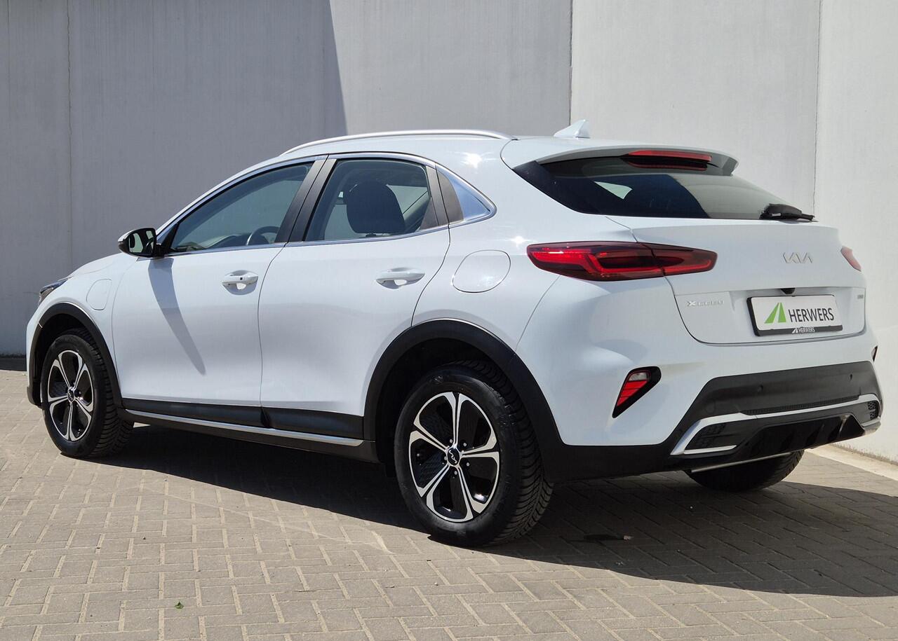 KIA Xceed 1.6 GDi PHEV Plug-in DynamicLine Facelift Automaat / 7 jaar Fabrieksgarantie / Stuur- en stoelverwarming / Achteruitrijcamera / Navigatie via Apple Carplay of Android Auto / Adaptief cruise control / Trekgewicht 1300 kg / Keyless Entry/Start /