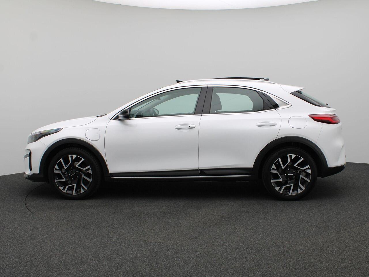 KIA Xceed 1.6 GDi PHEV Dynamicplusline 141PK DCT6 SOH 100%, Pano-Schuifdak, Trekhaak, 18" LM Velgen, Achteruitrijcamera, Side assist, Stuur/stoelverwarming, Elek. achterklep, Adaptieve Cruise