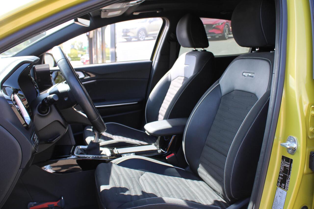 KIA Xceed 1.5 T-GDi GT-Line First Edition , Trekhaak, Navi, Camera, Clima, Adap-Cruise, Stoel/Stuur Verwarming, Panoramadak, Apple Carplay, Android Auto, LMV 18 Inch, PDC, LKA, Bluetooth