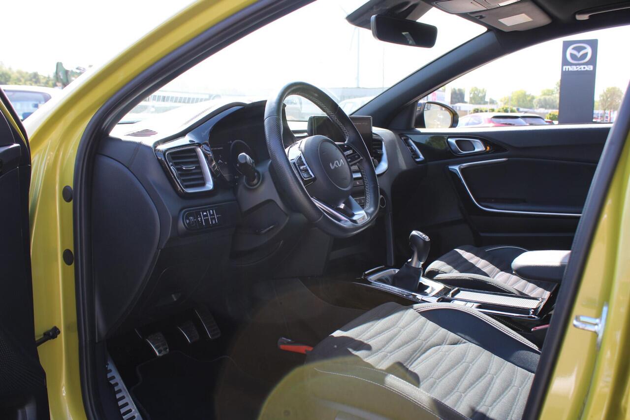 KIA Xceed 1.5 T-GDi GT-Line First Edition , Trekhaak, Navi, Camera, Clima, Adap-Cruise, Stoel/Stuur Verwarming, Panoramadak, Apple Carplay, Android Auto, LMV 18 Inch, PDC, LKA, Bluetooth