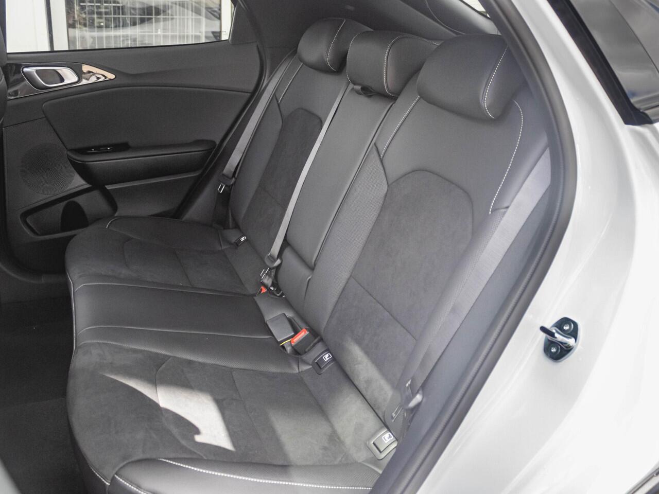 KIA Xceed 1.5 T-GDi GT-PlusLine | Automaat | Pano dak | 18" velgen | Clima | Cruise | GT interieur