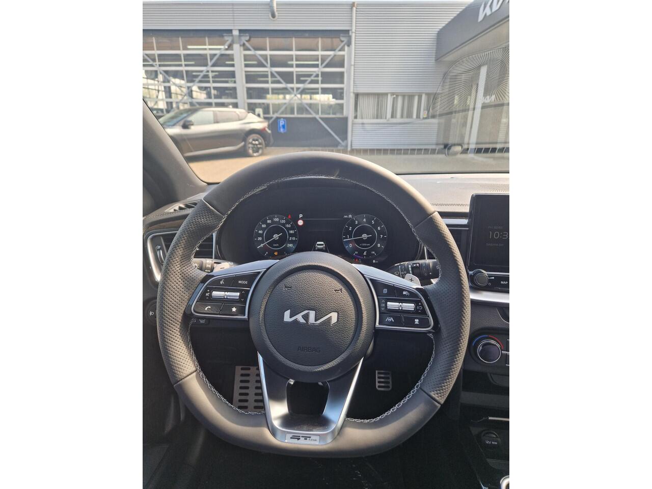 KIA Xceed 1.5 T-GDi GT-PlusLine | Panoramaschuifdak | Stoelverwarming | LED-koplampen | Dodehoekassistentie | Achteruitrijcamera | Privacy glass | Stuurwielverwarming |