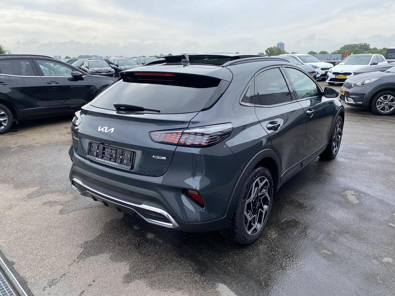KIA Xceed 1.5 T-GDi GT-Line DIRECT LEVERBAAR! ACTIE! Panoramisch schuif-/kanteldak, dodehoek detectie, navigatie Apple CarPlay/Android Auto, adaptieve cruise control, achteruitrij camera,