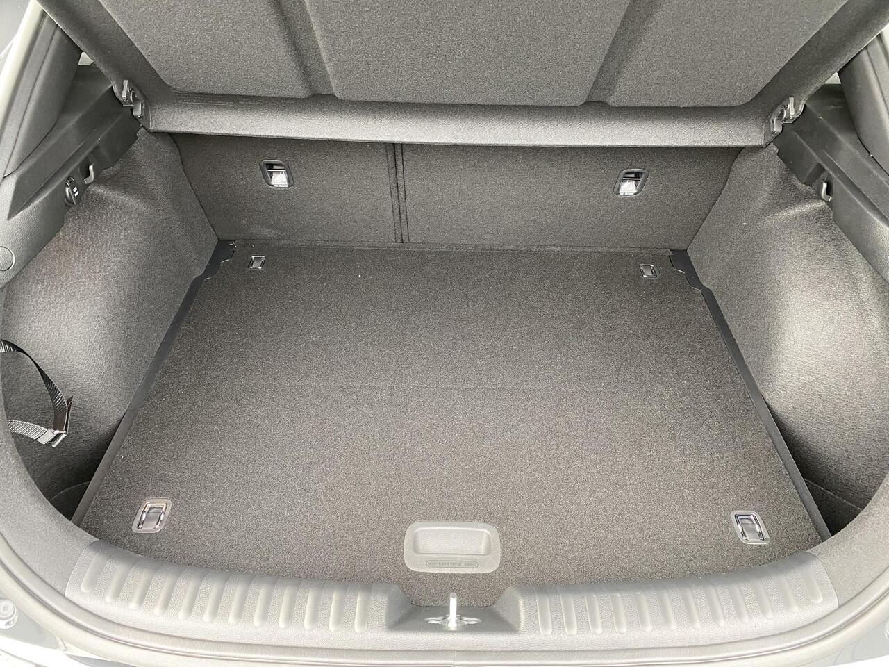 KIA Xceed 1.5 T-GDi GT-Line DIRECT LEVERBAAR! ACTIE! Panoramisch schuif-/kanteldak, dodehoek detectie, navigatie Apple CarPlay/Android Auto, adaptieve cruise control, achteruitrij camera,