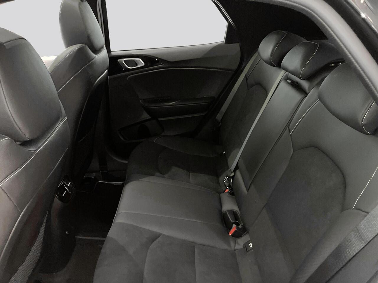 KIA Xceed 1.5 T-GDi GT-Line | Panoramaschuifdak | Stoelverwarming | LED-koplampen | Dodehoekassistentie | Achteruitrijcamera | Privacy glass | Stuurwielverwarming |