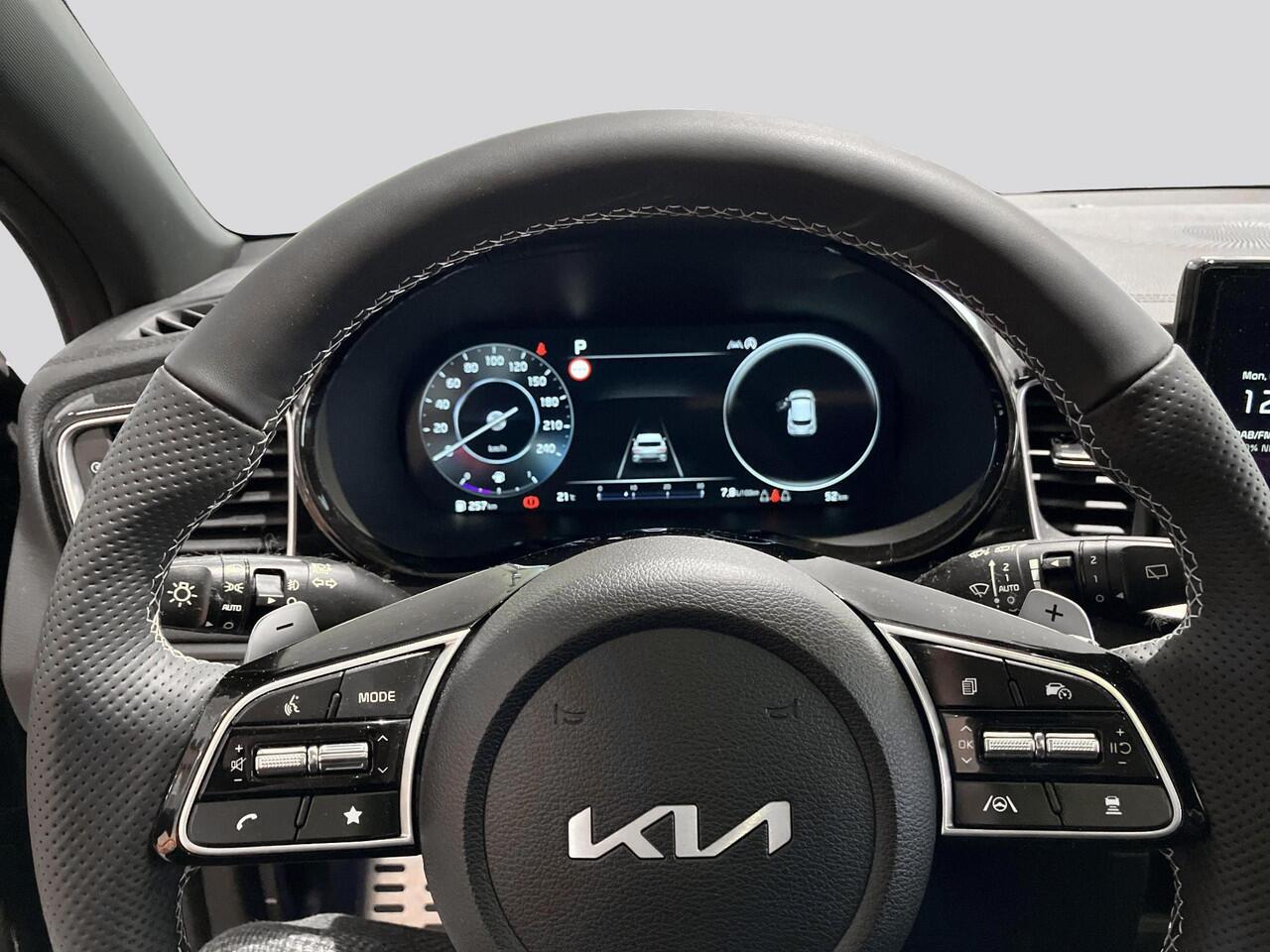 KIA Xceed 1.5 T-GDi GT-Line | Panoramaschuifdak | Stoelverwarming | LED-koplampen | Dodehoekassistentie | Achteruitrijcamera | Privacy glass | Stuurwielverwarming |