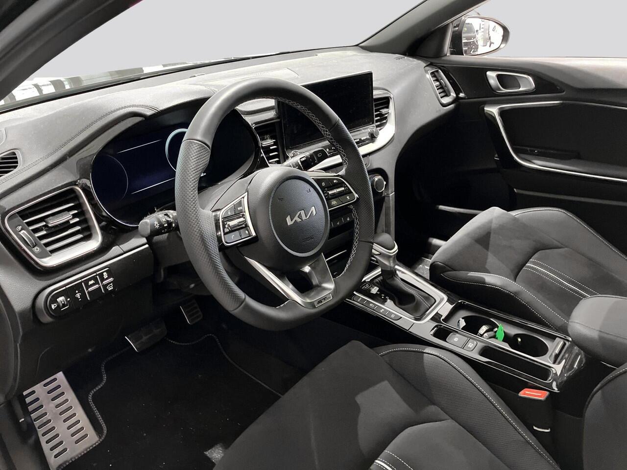 KIA Xceed 1.5 T-GDi GT-Line | Panoramaschuifdak | Stoelverwarming | LED-koplampen | Dodehoekassistentie | Achteruitrijcamera | Privacy glass | Stuurwielverwarming |