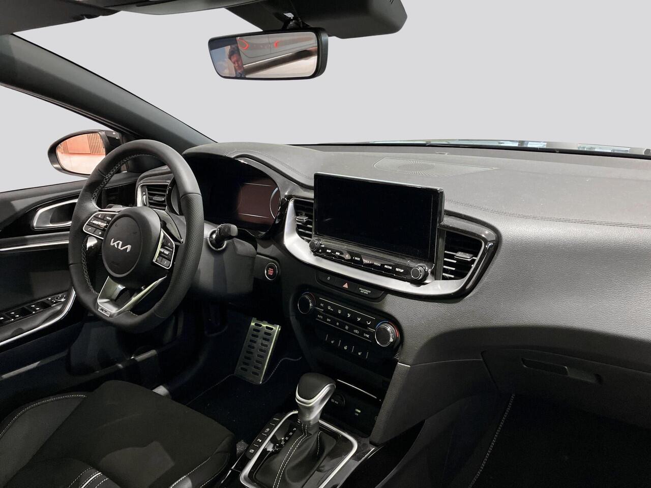 KIA Xceed 1.5 T-GDi GT-Line | Panoramaschuifdak | Stoelverwarming | LED-koplampen | Dodehoekassistentie | Achteruitrijcamera | Privacy glass | Stuurwielverwarming |