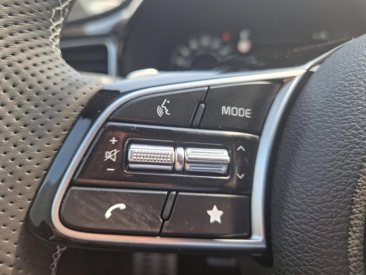 KIA Xceed 1.5 T-GDi GT-PlusLine | Panoramaschuifdak | Stoelverwarming | LED-koplampen | Dodehoekassistentie | Achteruitrijcamera | Privacy glass | Stuurwielverwarming |