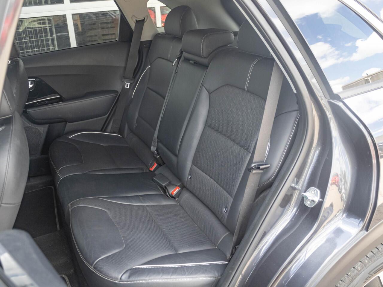 KIA e-Niro ExecutiveLine 64 kWh l Stoel verwarming en ventilatie l lederen bekleding l