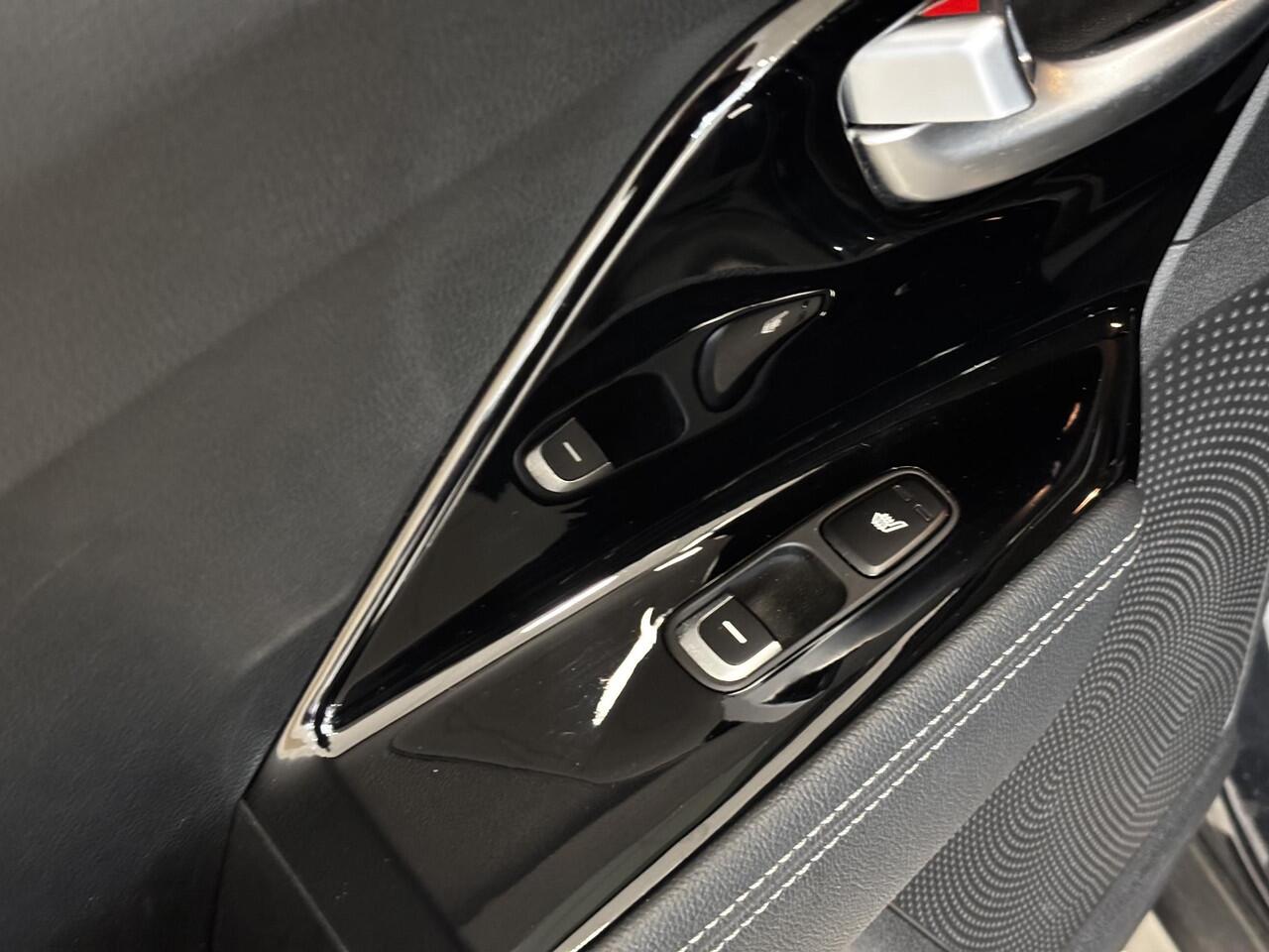 KIA e-Niro ExecutiveLine 64 kWh | Volledig dealeronderhouden | Leder | JBL | Hoge instap