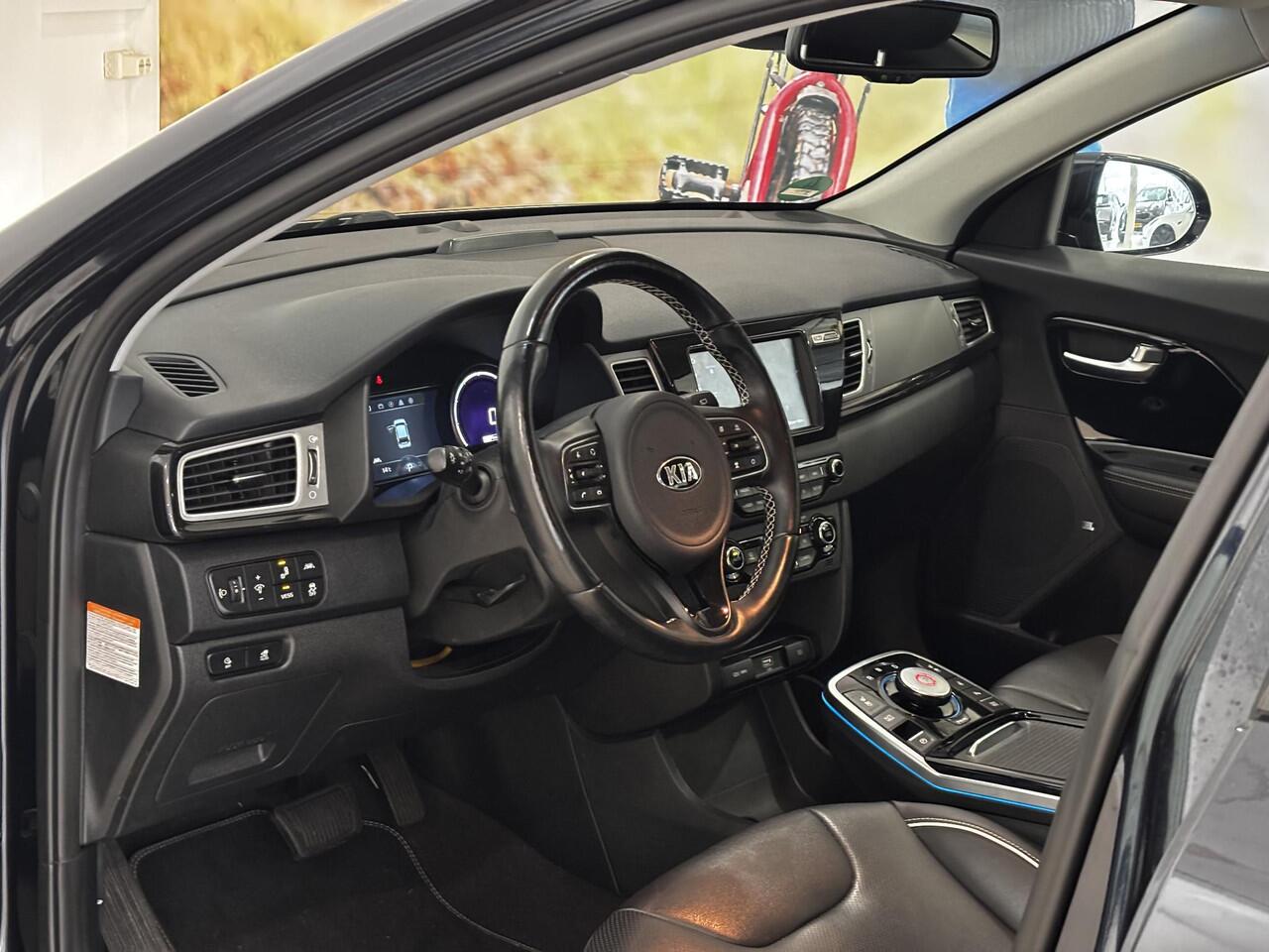 KIA e-Niro ExecutiveLine 64 kWh | Volledig dealeronderhouden | Leder | JBL | Hoge instap