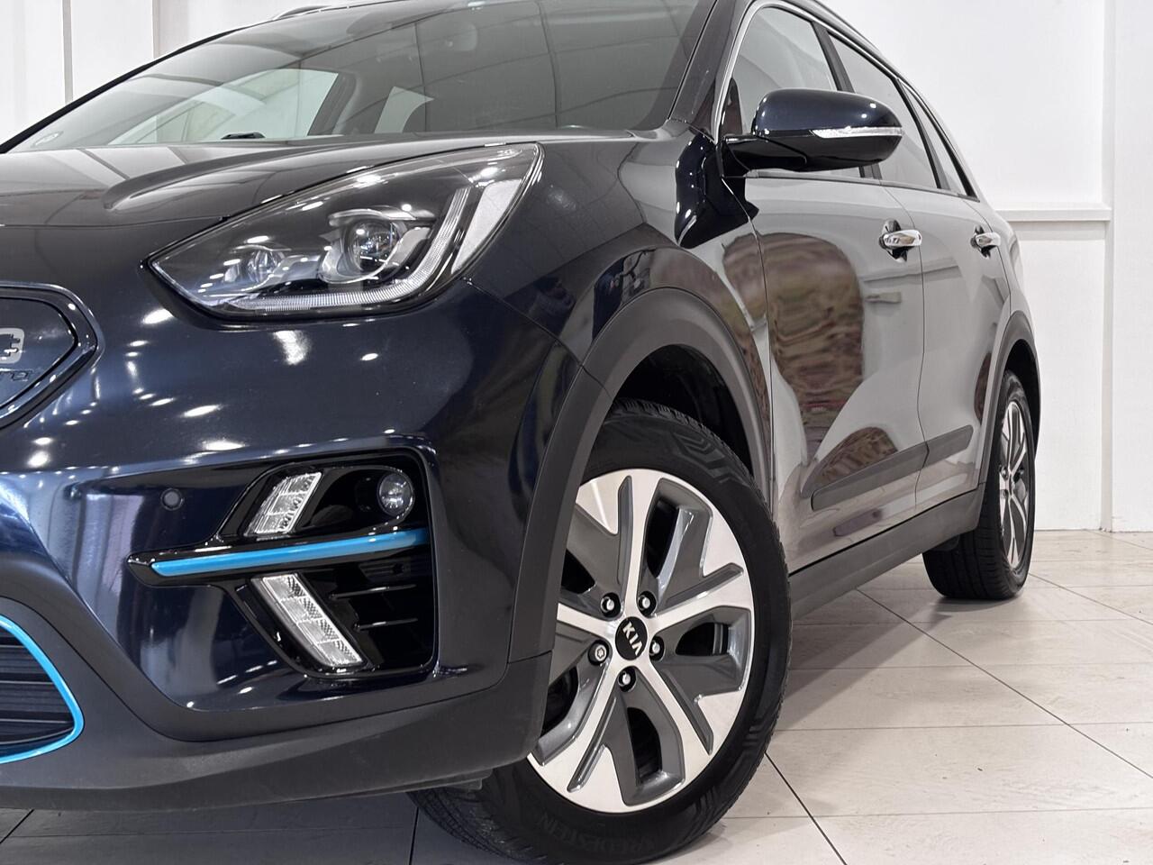 KIA e-Niro ExecutiveLine 64 kWh | Leder interieur | Hoge instap | 100% SOH |
