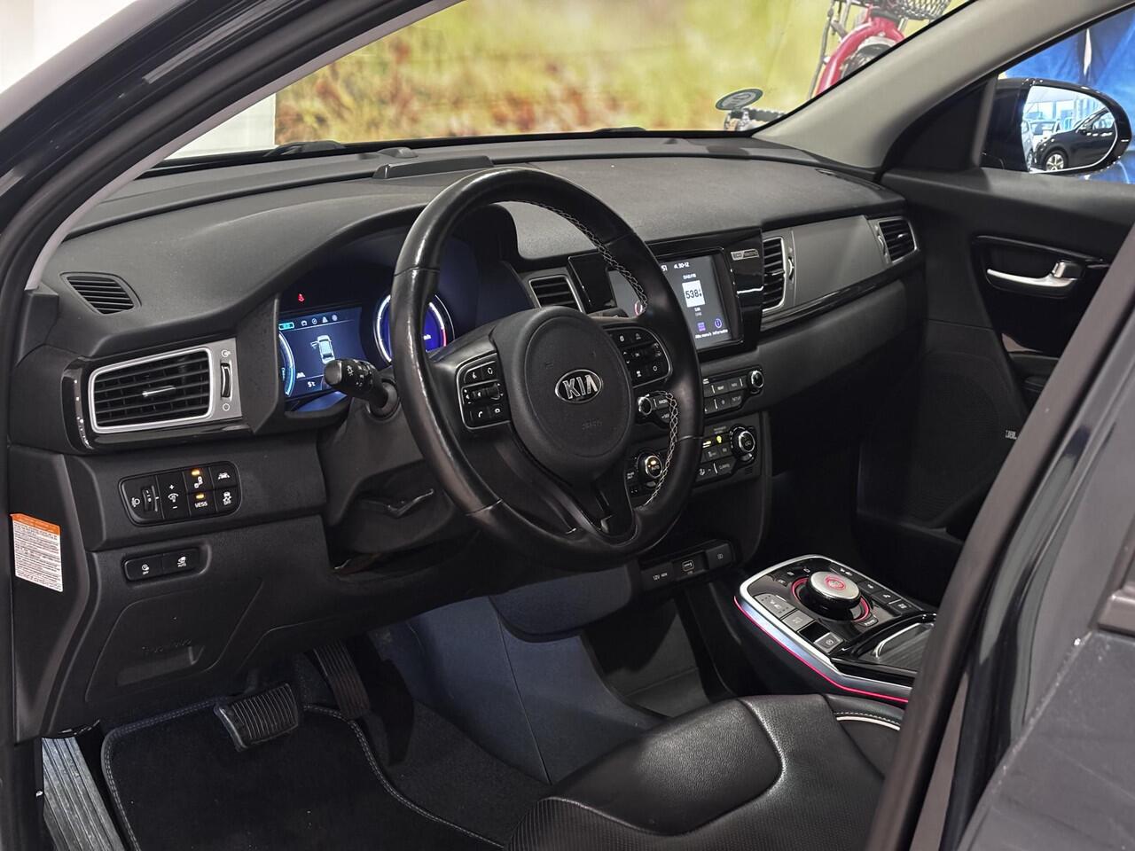 KIA e-Niro ExecutiveLine 64 kWh | Leder interieur | Hoge instap | 100% SOH |