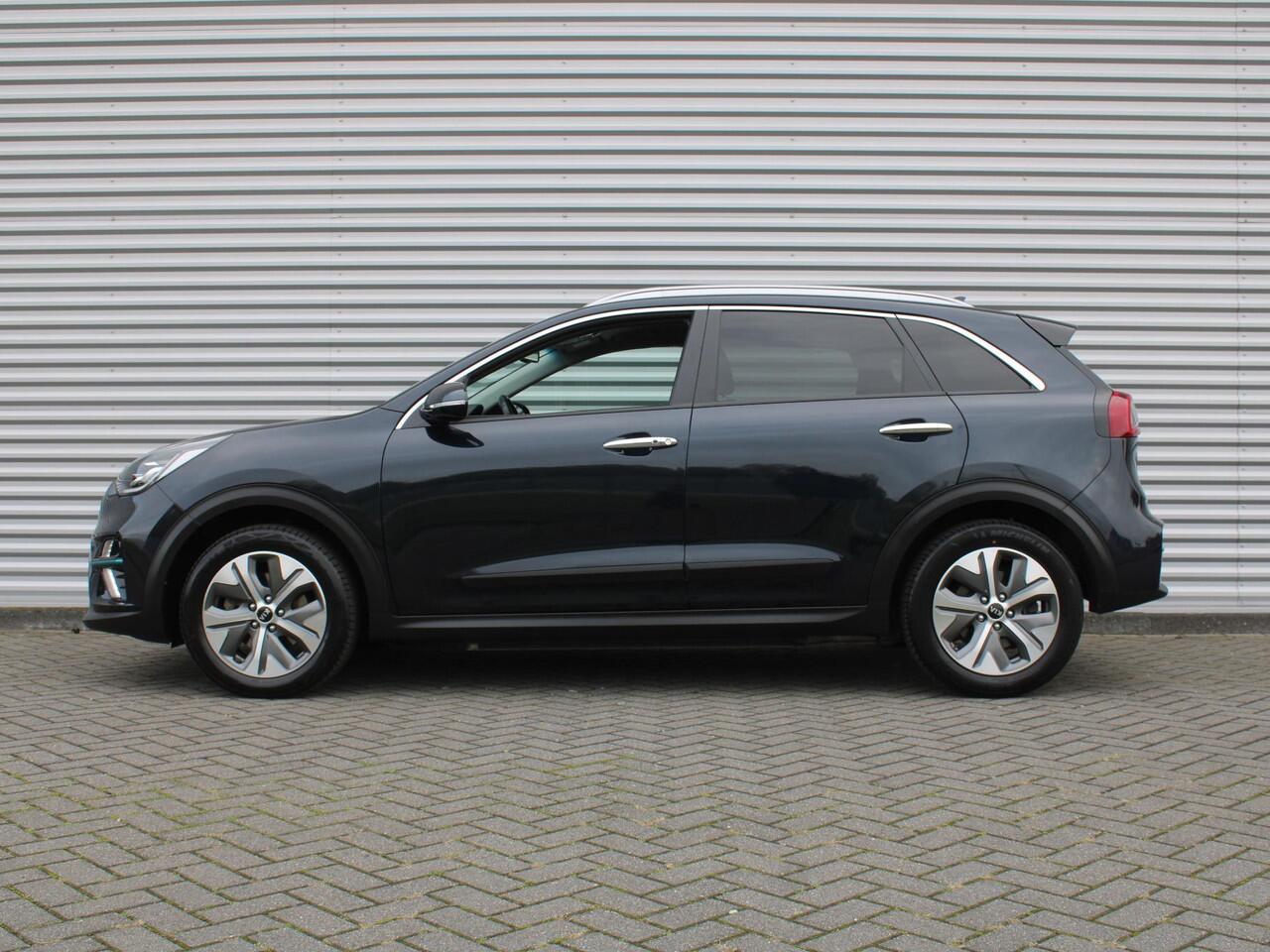 KIA e-Niro ExecutiveLine 64 kWh | Warmtepomp | Stuur-/stoelverwarming v+a | Stoelventilatie | Cruise adapt. | 17" LM | Leder | Camera |