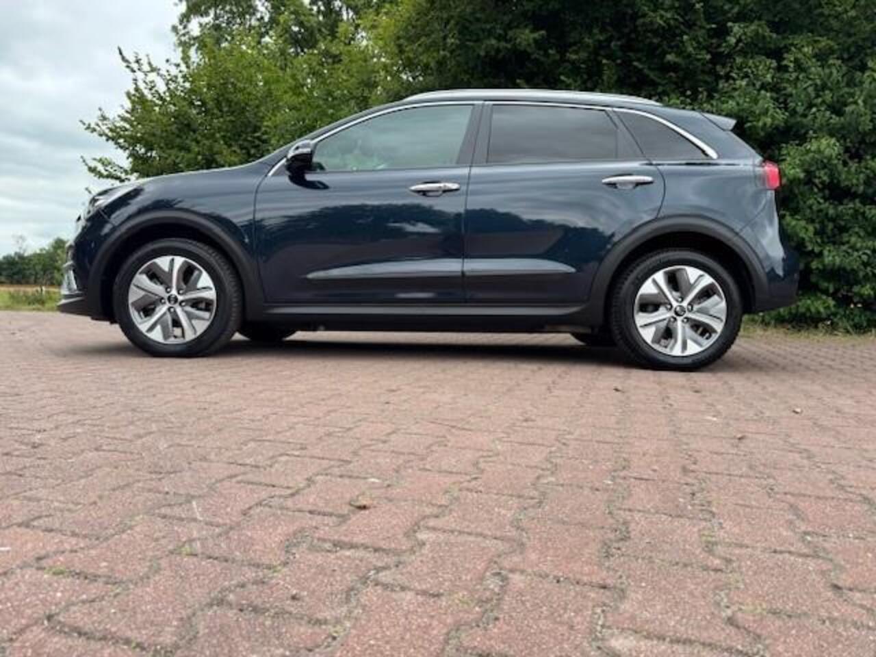 KIA e-Niro EXECUTIVELINE 64KWH 3FASE LADEN/ACARPLAY/LEER/LED/NAV/FABRIEKSGARANTIE
