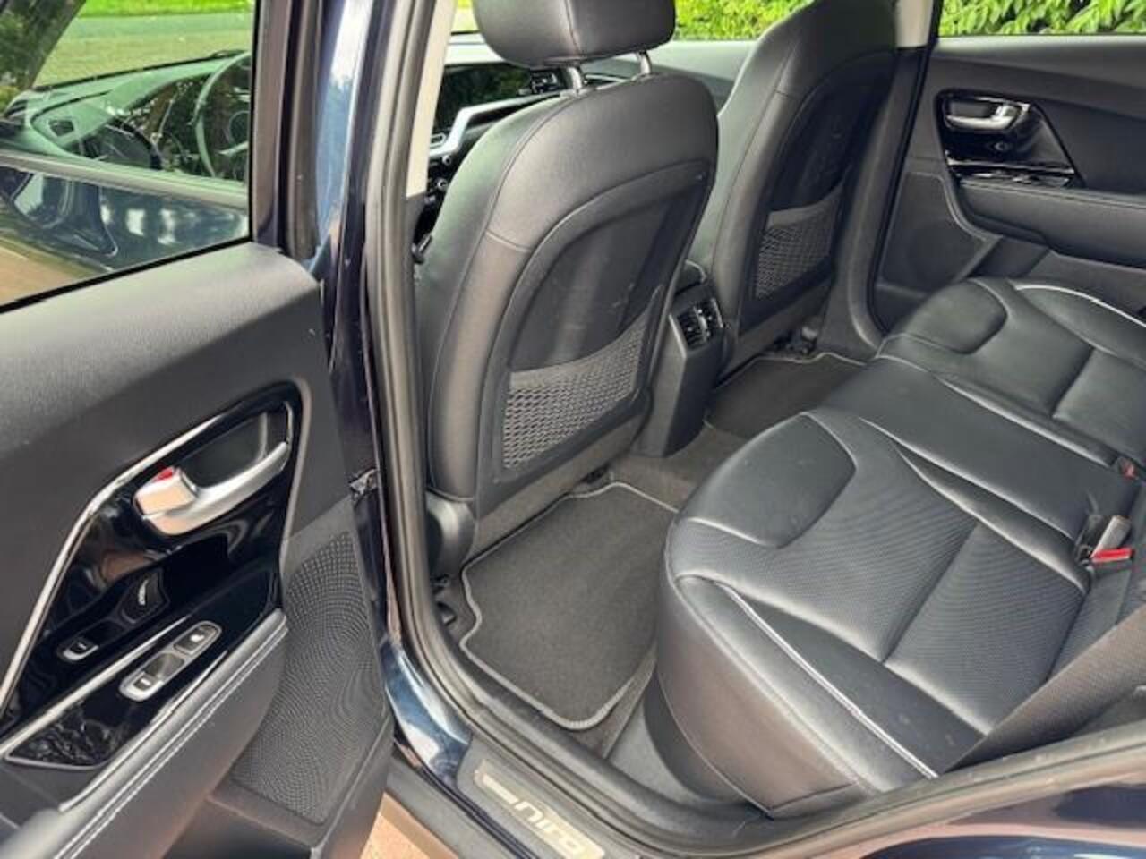 KIA e-Niro EXECUTIVELINE 64KWH 3FASE LADEN/ACARPLAY/LEER/LED/NAV/FABRIEKSGARANTIE