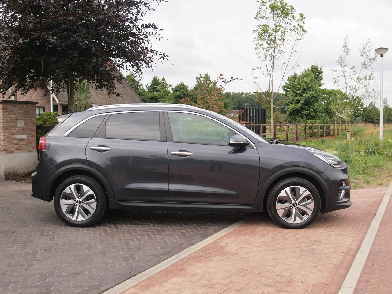 KIA e-Niro ExecutiveLine 64 kWh | Camera | Apple Carplay | Cruise Control | JBL | Leer |
