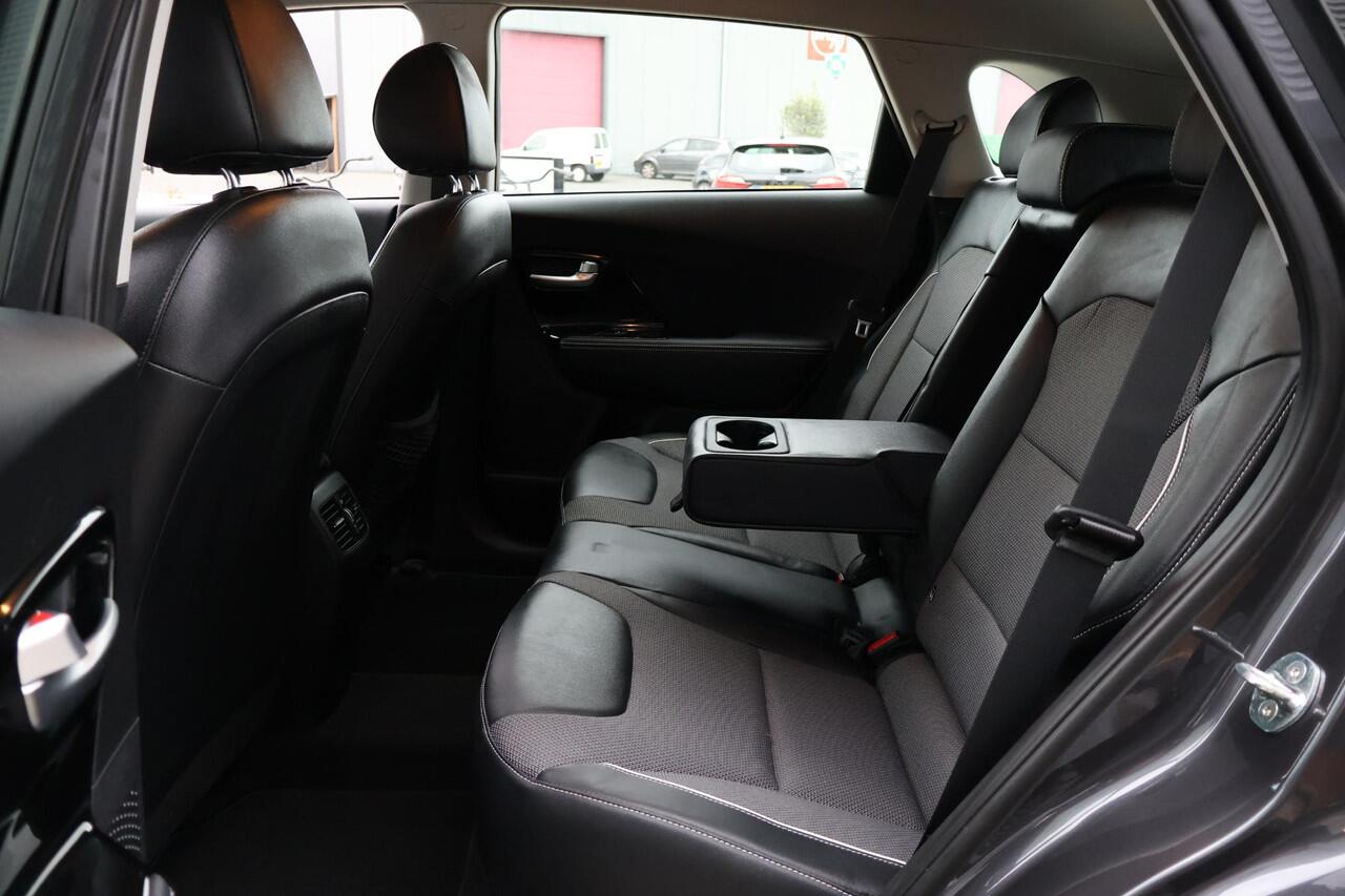 KIA e-Niro DynamicLine 64 kWh SOH 100% | NL-Auto | 1e Eigenaar | Dealer Onderh. | BTW | Warmtepomp | Winter Pakket | 2 Kabels | Keyless | Full Led | Camera | Ad Cruise | Navi | PDC | Carplay