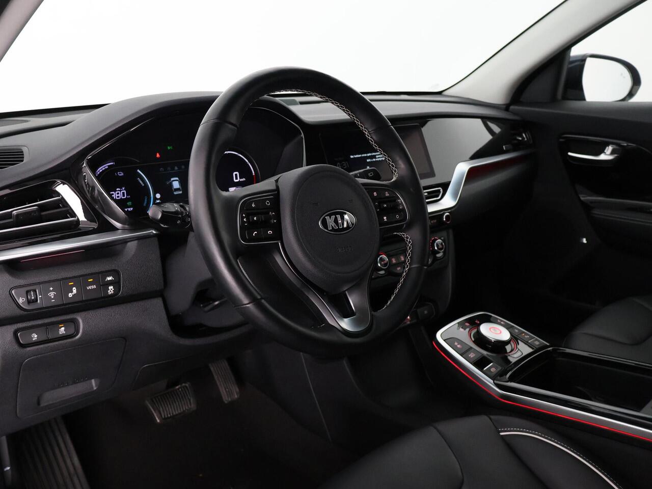 KIA e-Niro EXECUTIVELINE 64 KwH 1e EIG. ACCUTEST 100% !! WLTP 3-FASE. 204 PK . BEREIK WLTP 478 KM!! NAVI.DODEHOEK WARMTEPOMP GARANTIE TOT 9-2030**