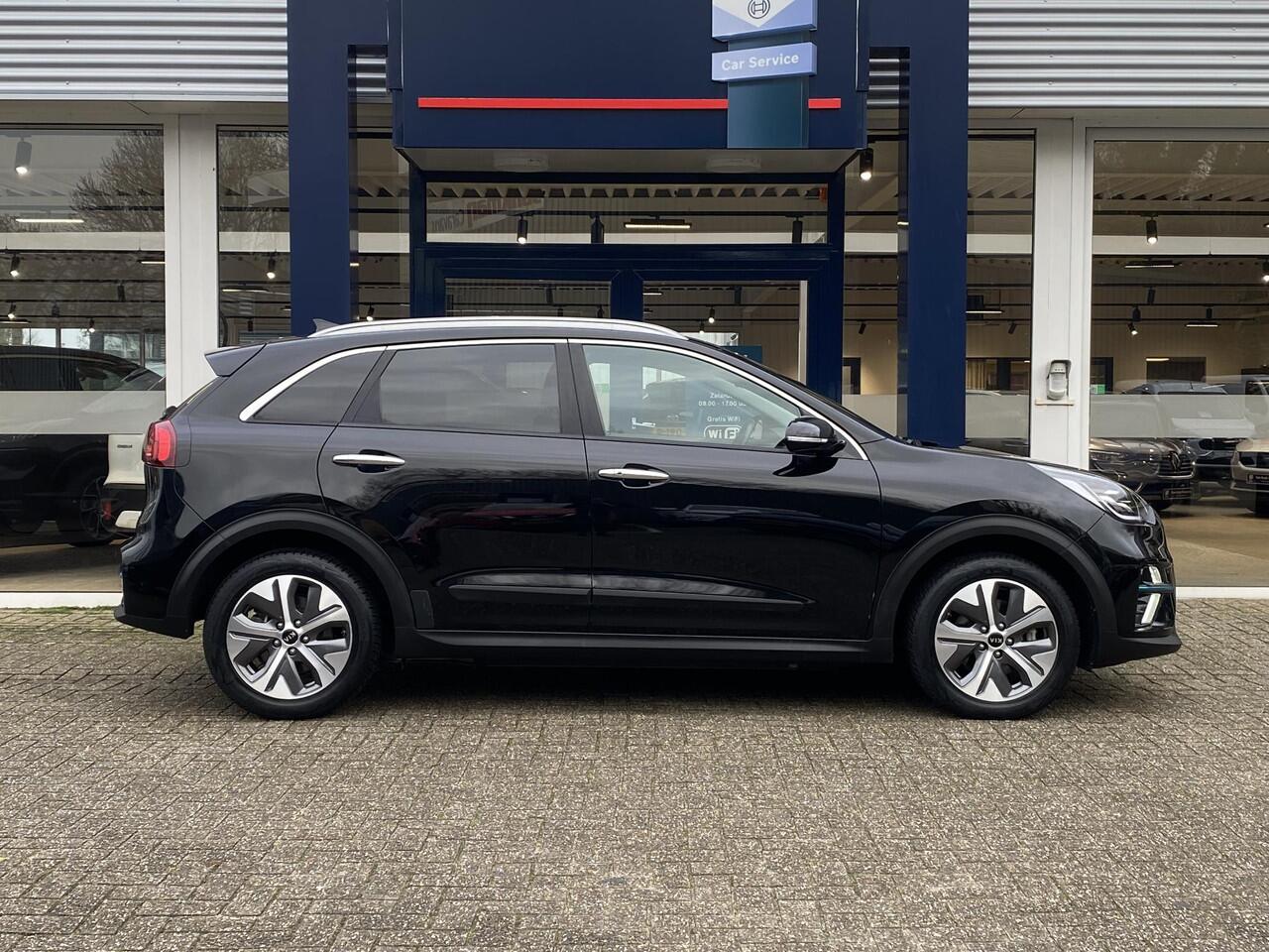 KIA e-Niro ExecutiveLine 64 kWh / NL-Auto / 204 PK / Adaptive Cruise-Control Stop&Go / Vol-Leder / Warmtepomp / Stoelverwarming en Verkoeling / Stoelen Met Geheugen / Stuurverwarming / Stoelverwarming-Achter / Draadloze-Telefoonlader / Dodehoek-Detectie / Climate-Co