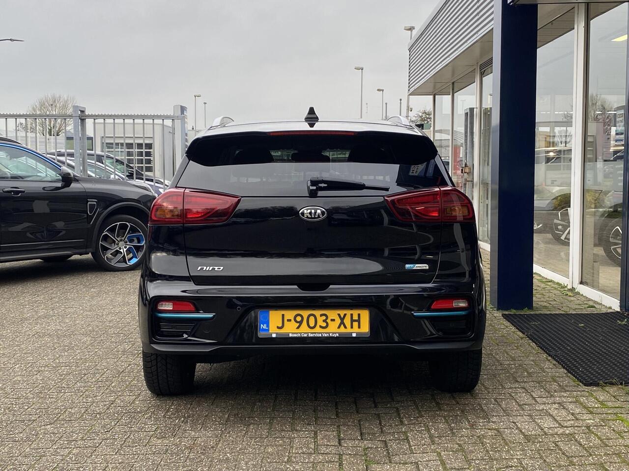 KIA e-Niro ExecutiveLine 64 kWh / NL-Auto / 204 PK / Adaptive Cruise-Control Stop&Go / Vol-Leder / Warmtepomp / Stoelverwarming en Verkoeling / Stoelen Met Geheugen / Stuurverwarming / Stoelverwarming-Achter / Draadloze-Telefoonlader / Dodehoek-Detectie / Climate-Co