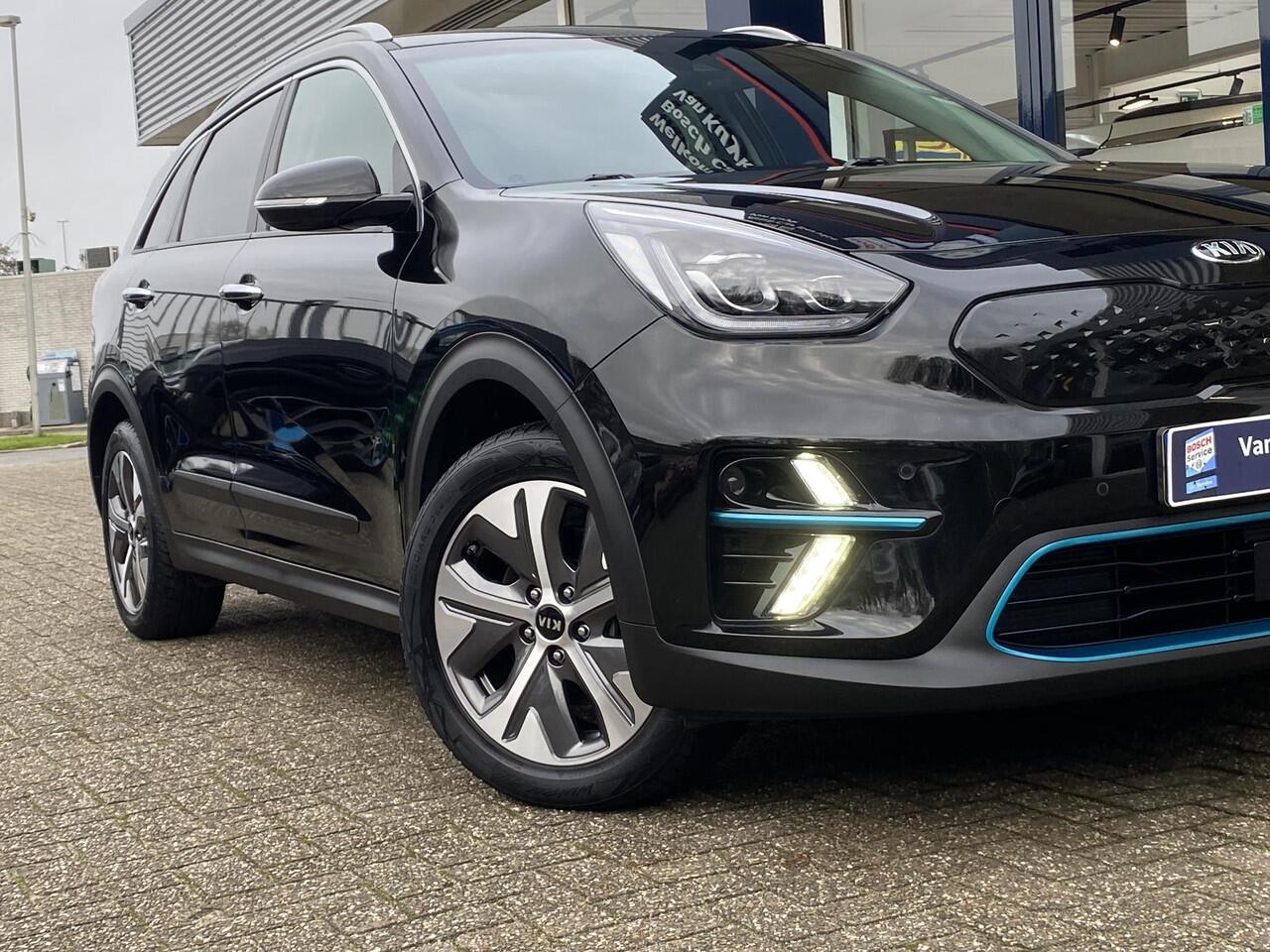 KIA e-Niro ExecutiveLine 64 kWh / NL-Auto / 204 PK / Adaptive Cruise-Control Stop&Go / Vol-Leder / Warmtepomp / Stoelverwarming en Verkoeling / Stoelen Met Geheugen / Stuurverwarming / Stoelverwarming-Achter / Draadloze-Telefoonlader / Dodehoek-Detectie / Climate-Co