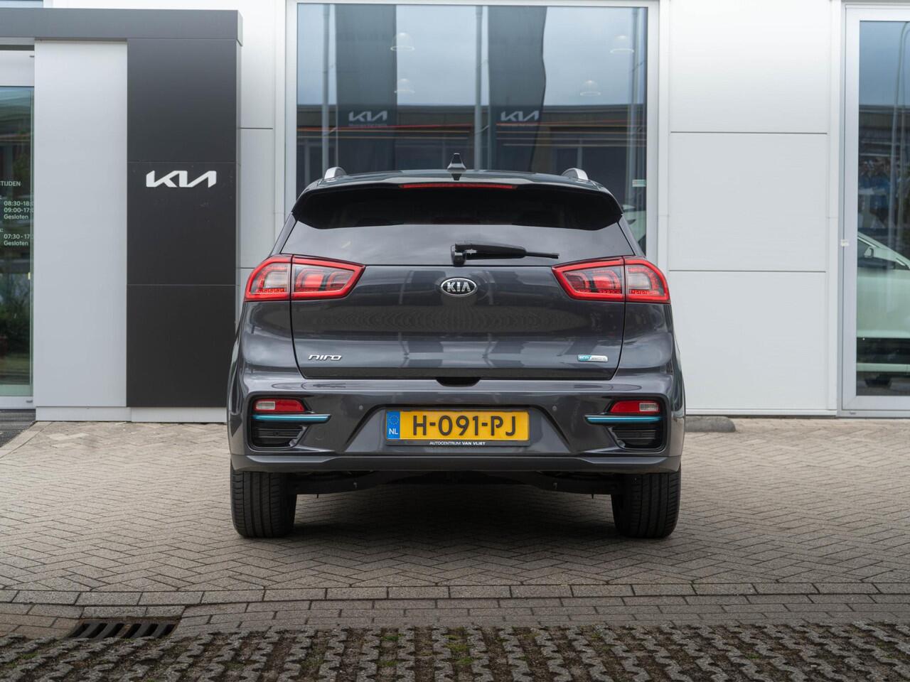 KIA e-Niro ExecutiveLine 64 kWh Dealeronderhouden | Stoel en stuur verwarming | Navigatie | Apple/Android auto |