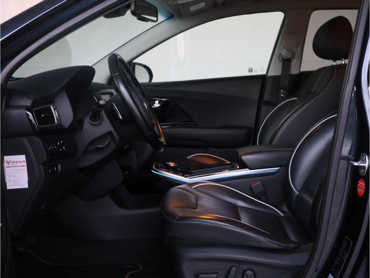 KIA e-Niro ExecutiveLine 64 kWh | Trekhaak | Full Option | Fabrieksgarantie 22-02-2027 |