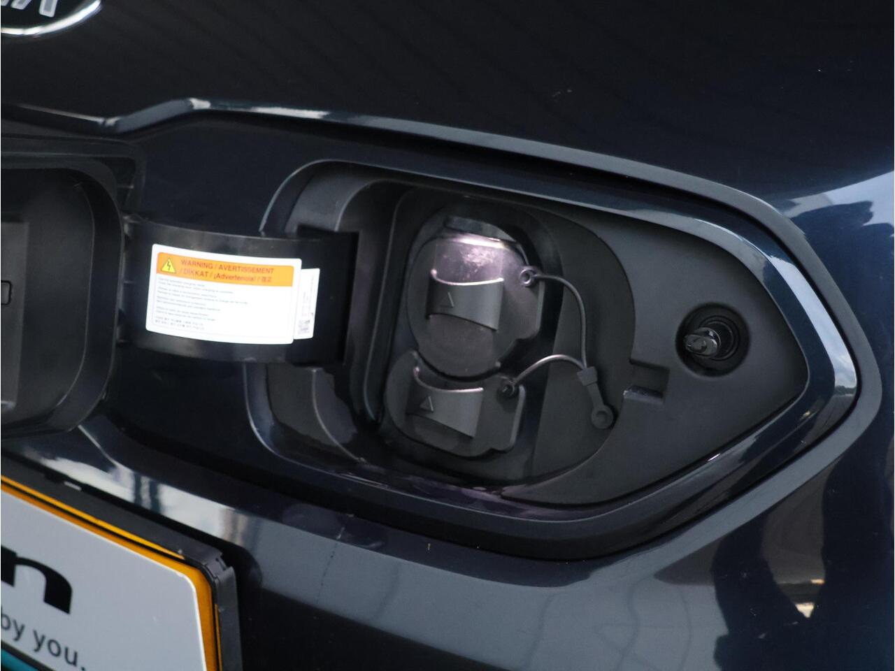 KIA e-Niro ExecutiveLine 64 kWh | Trekhaak | Full Option | Fabrieksgarantie 22-02-2027 |