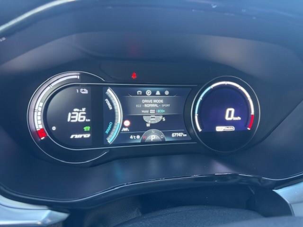 KIA e-Niro EXECUTIVELINE 64KWH TREKHAAK/ACARPLAY/LEER/FABRIEKSGARANTIE