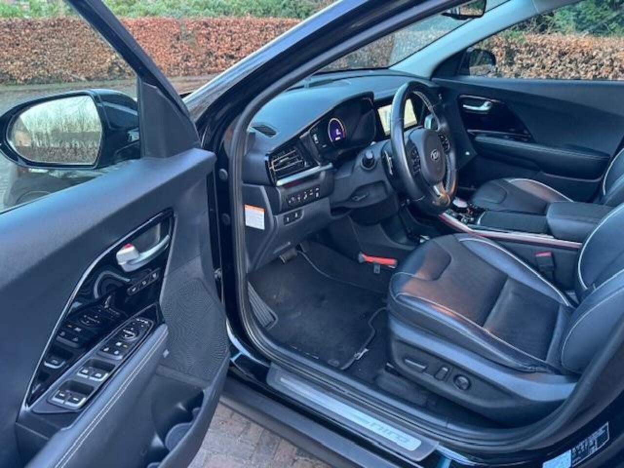 KIA e-Niro EXECUTIVELINE 64KWH TREKHAAK/ACARPLAY/LEER/FABRIEKSGARANTIE